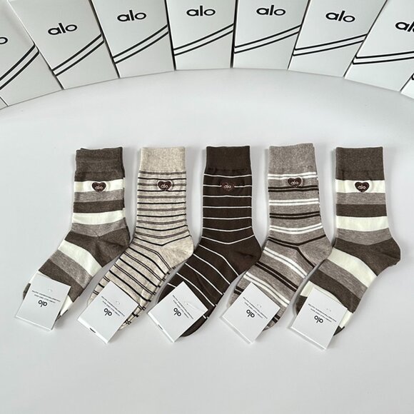 Alo Accessories - Alo Mid-Calf Socks